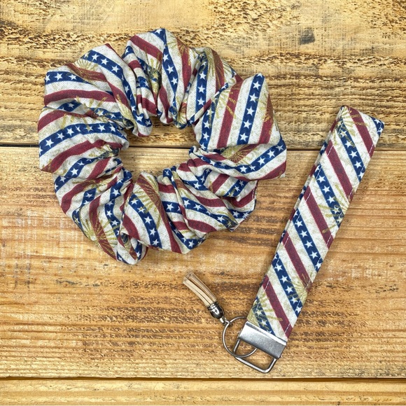 Patriotic Wristlet Keychain and Scrunchie Set - Stars and fireworks, 4th of july - Picture 1 of 3